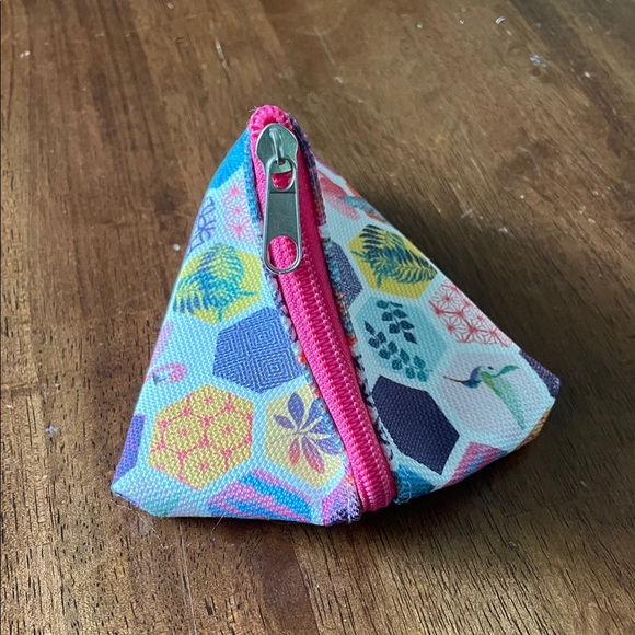 Colorful Tropical Print Triangular Pyramid Zippered Pouch - Picture 2 of 6